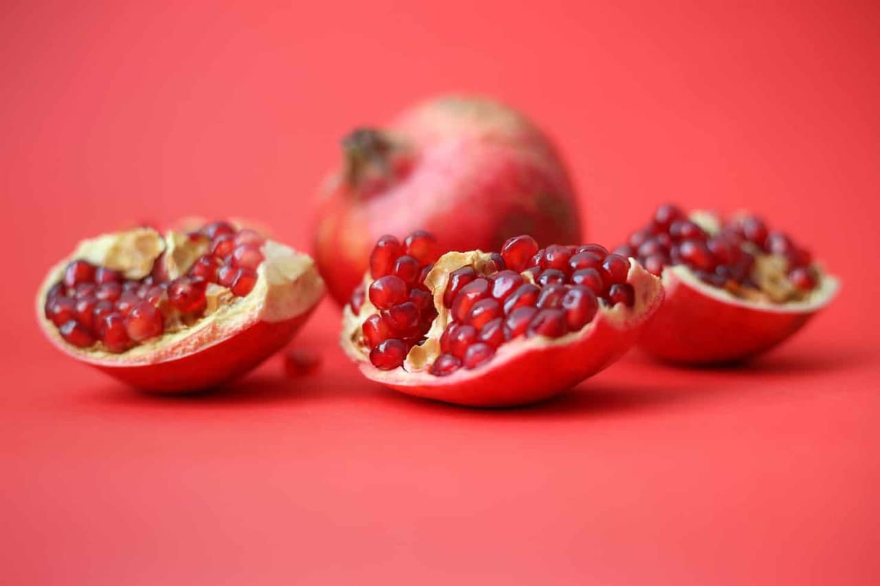 How to Eat Pomegranate Properly