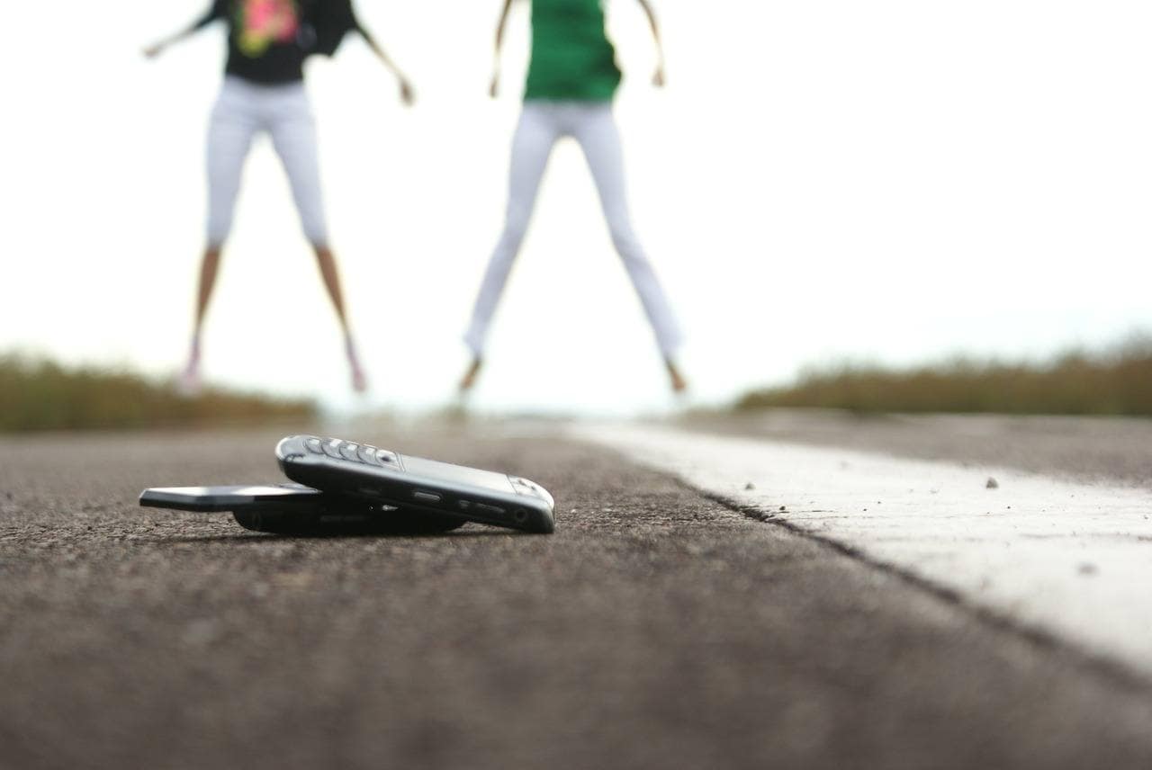 Cell Phone on Road Lifehack Versability