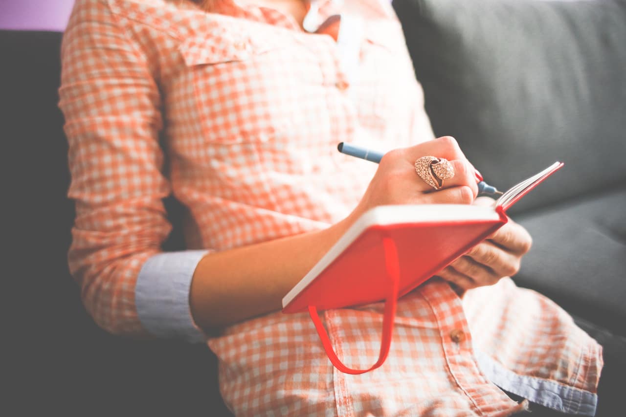 girl-writing