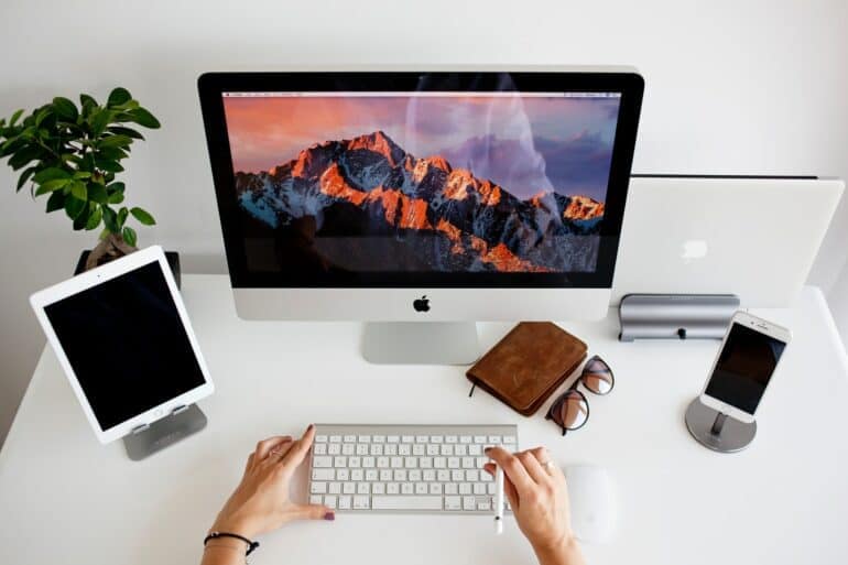 how to stay organized at work