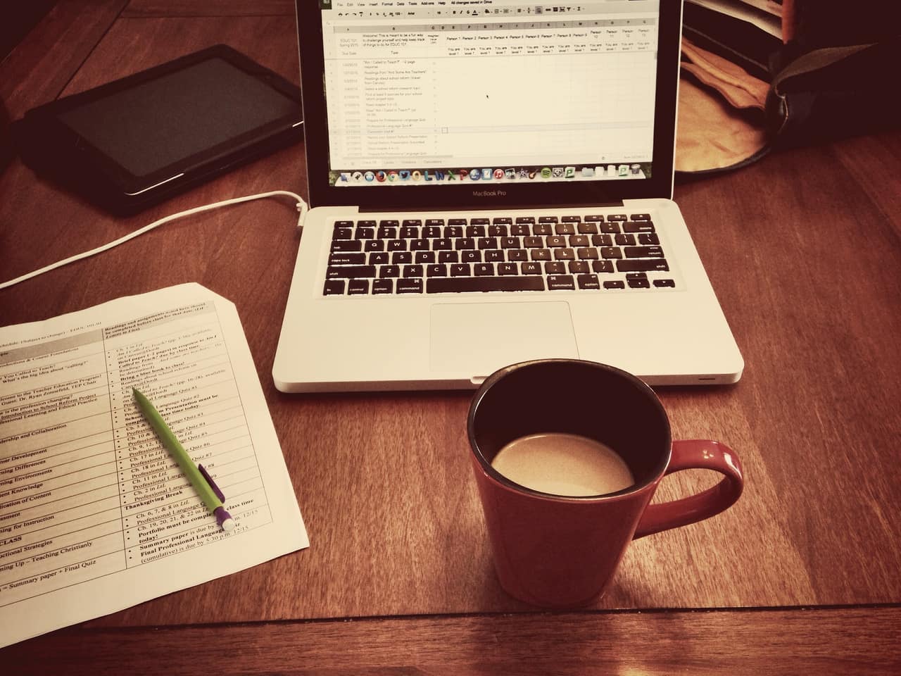 17 Steps To Start Your Own Business Even If You're Working Full Time