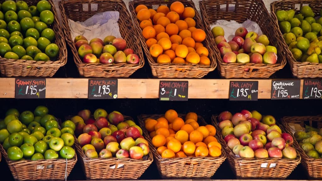 12 Very Practical Ways To Eat Healthy But Still Keep Your Grocery Bill Low