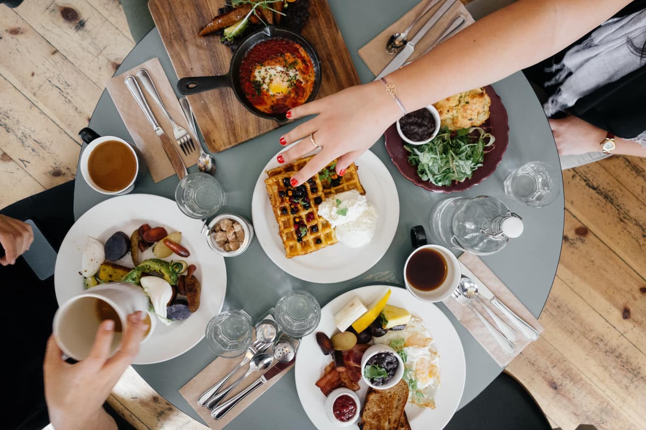 7 Ways Emotions Cause You To Overeat