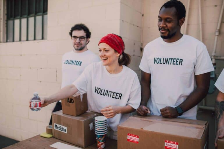 ways for businesses to give back to the community