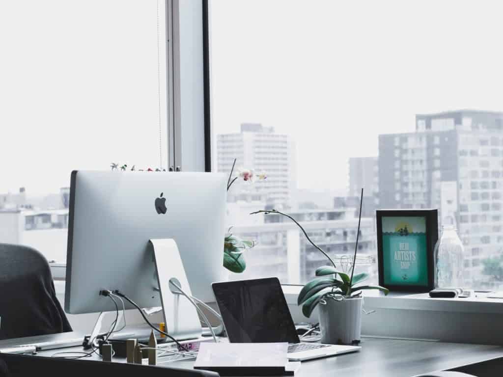 6 Tips to Organize Your Work Desk