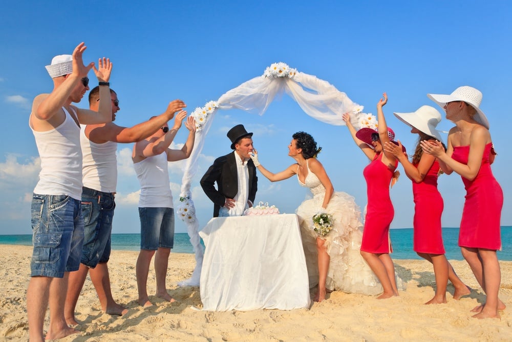 6 Ways to Turn Friends’ Weddings into a Networking Event Goldmine!