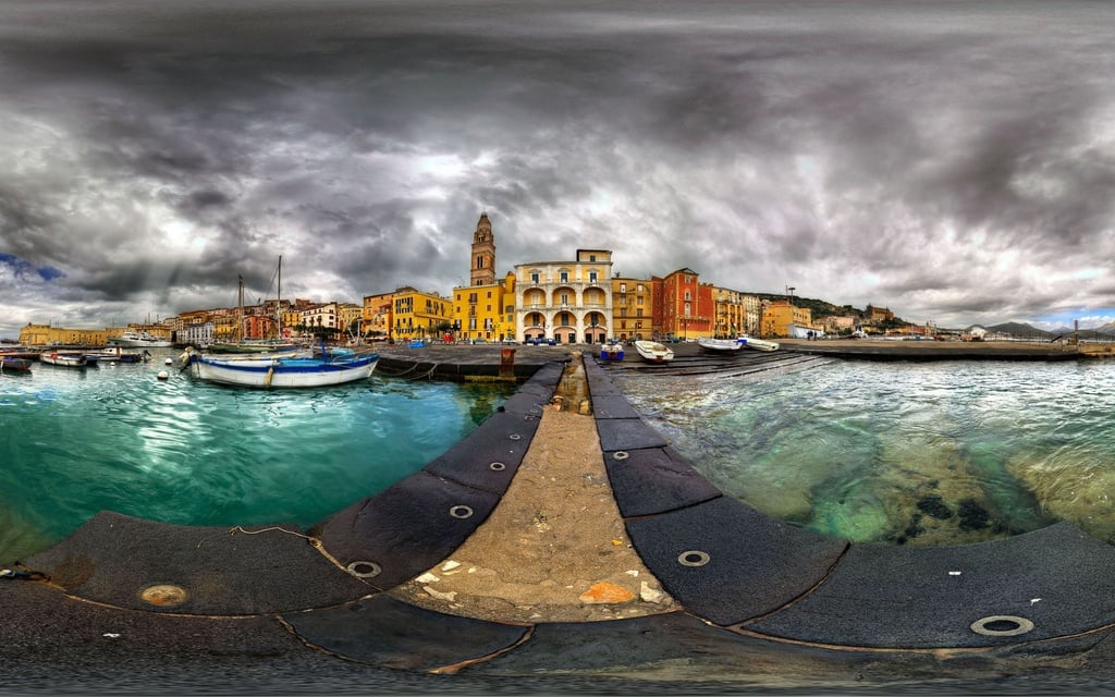 Equirectangulat Panorama in HDR from 31 HDR images [93 Single Raw Shots]
