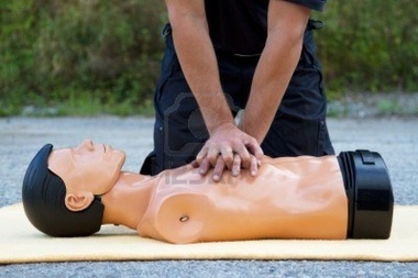 16872153-male-instructor-showing-cpr-on-training-doll