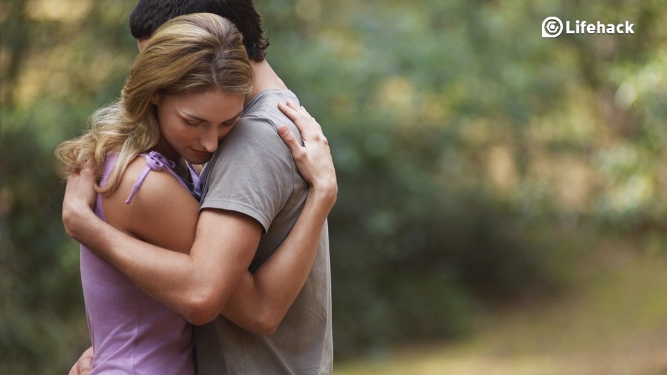 4 Ways Physical Touch Helps Your Relationship