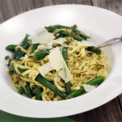 Fresh Pasta with Pesto and Green Beans