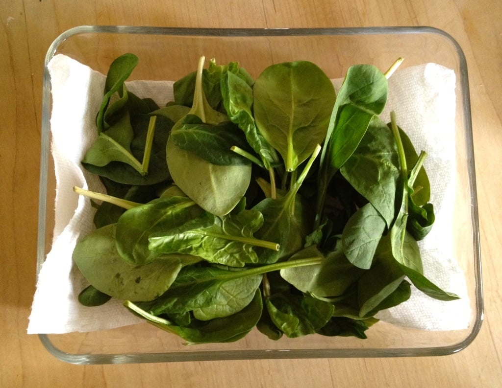 Storing greens with paper towel