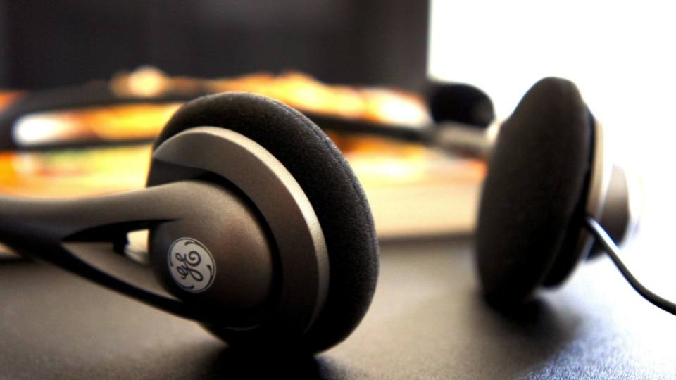 10 Best Headphones You Should Buy This Year