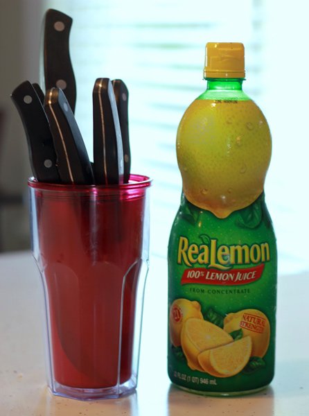Clean Knives Lemon Juice
