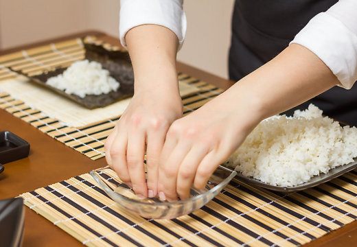 Spread rice on the nori