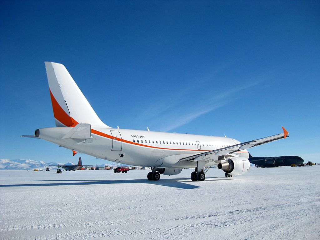 1024px-Antarctica_McMurdo_Ice_Runway_Skytraders_A319