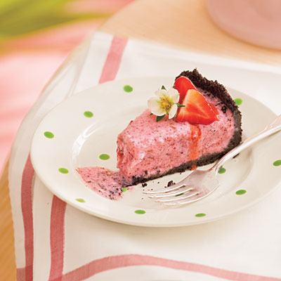creamy-strawberry-mint-pie-l