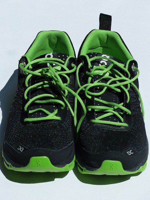sports-shoes-115151_640
