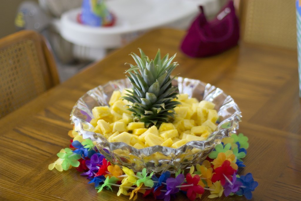 I Bet You Never Knew You Could Serve Pineapple So Easily