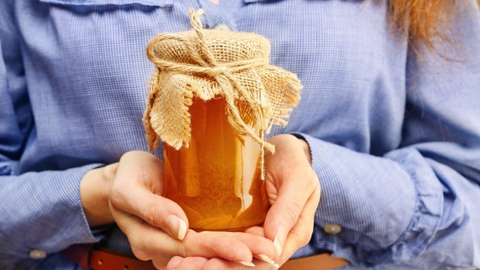 25 Ways to Use Honey in Home Remedies
