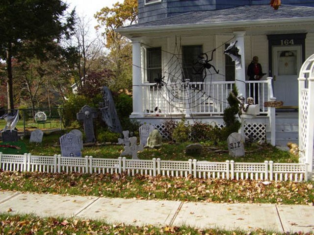 halloween-graveyard-landscaping10