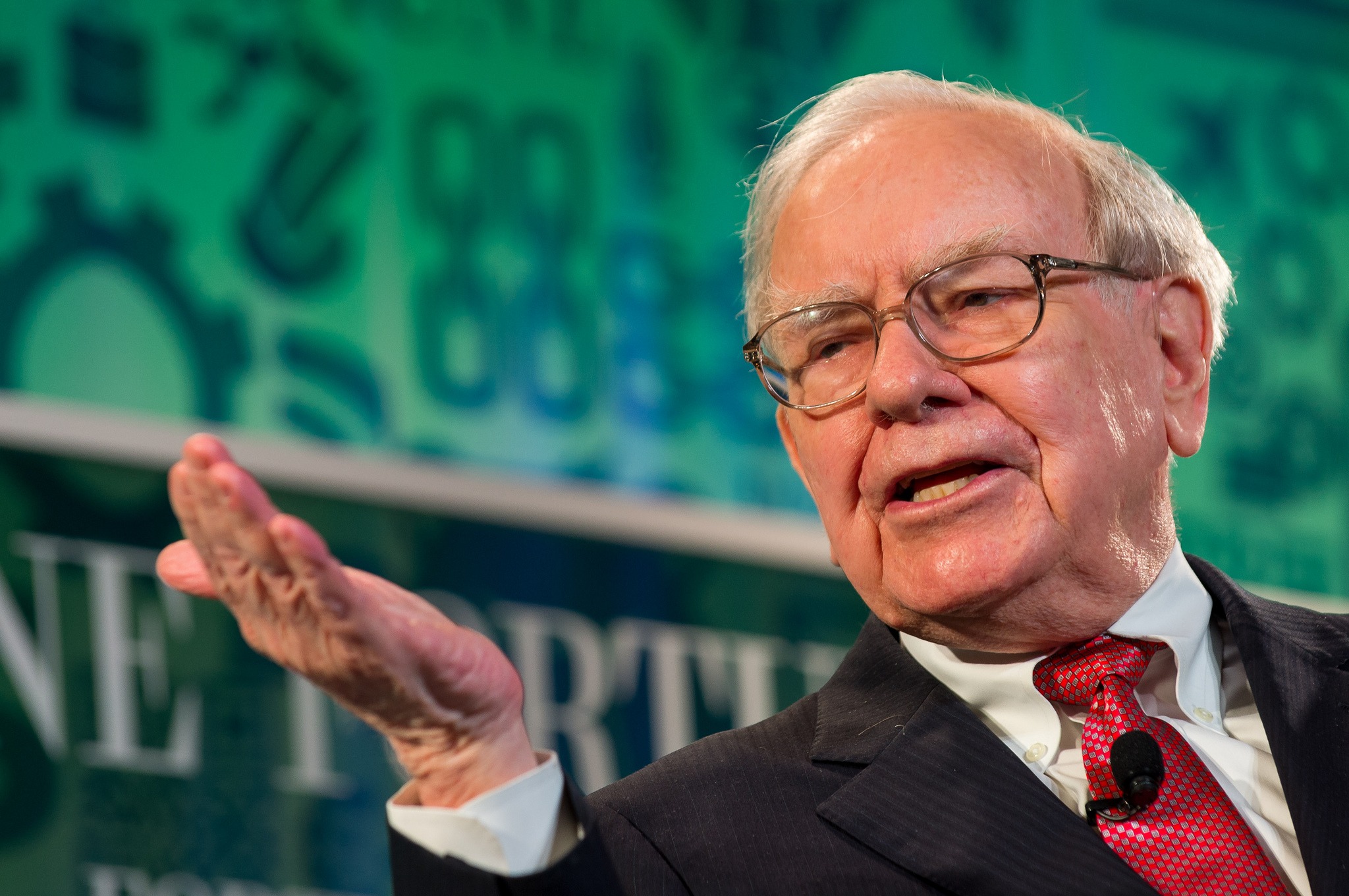 10 Leadership Lessons That Warren Buffett Taught Us