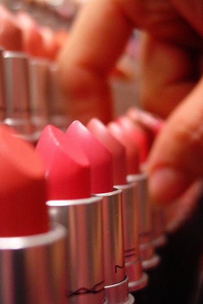 401px-Lipstick_army