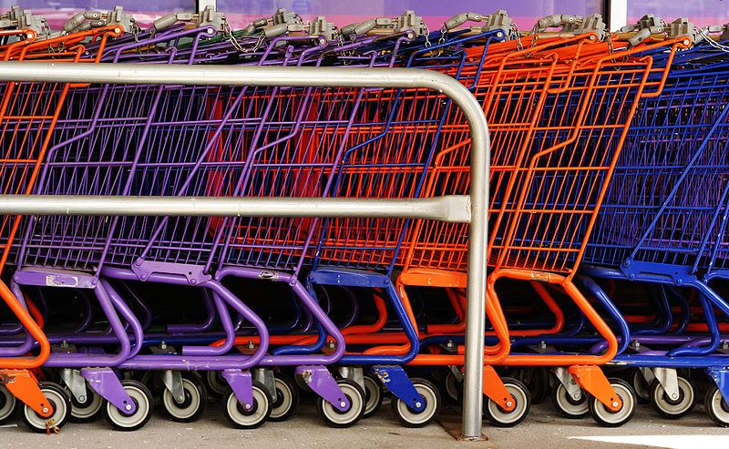 800px-Colourful_shopping_carts