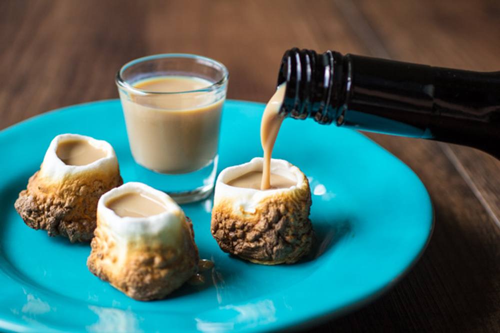 Make Your Own Toasted Marshmallow Shot Glasses For This Holiday Season
