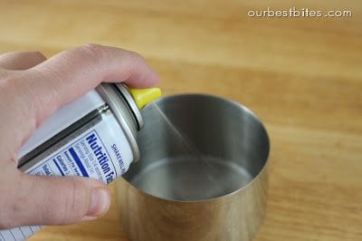 spraying measuring cup