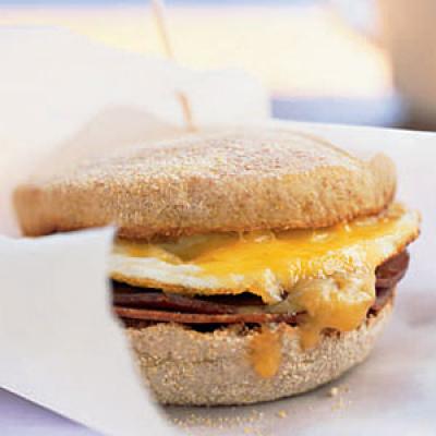0307-breakfast-sandwich-m