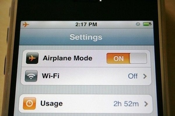 Charge-Your-Phone-While-In-Airplane-Mode
