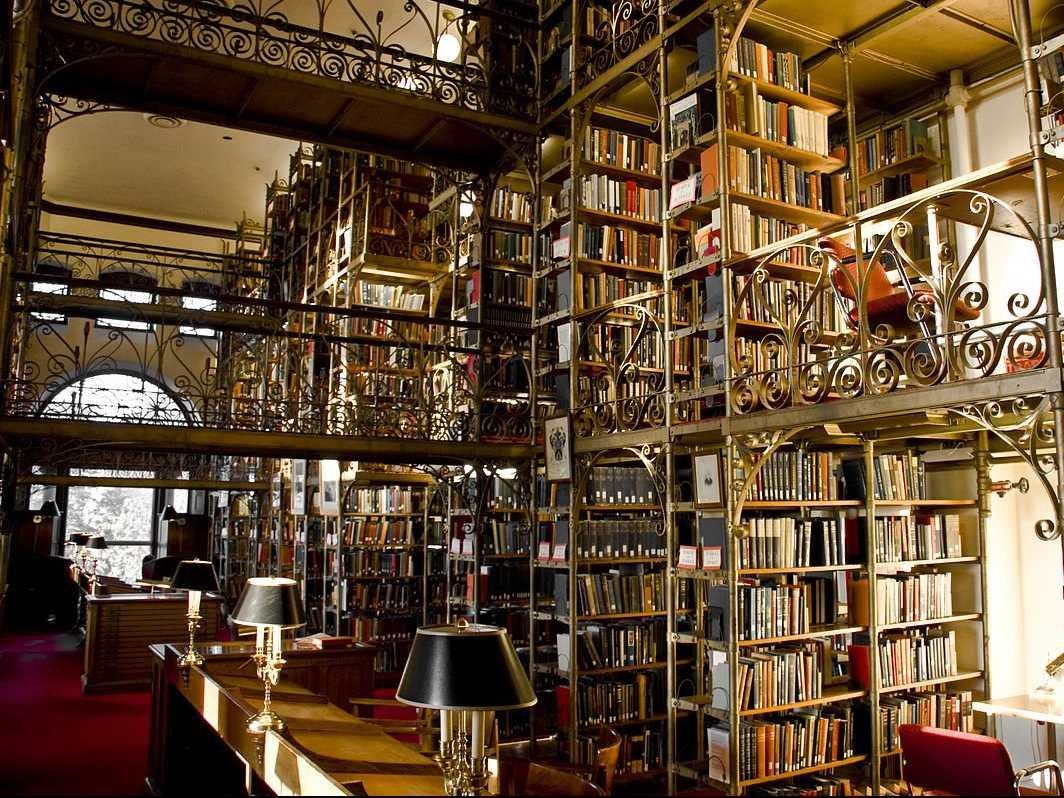 uris-library-interior
