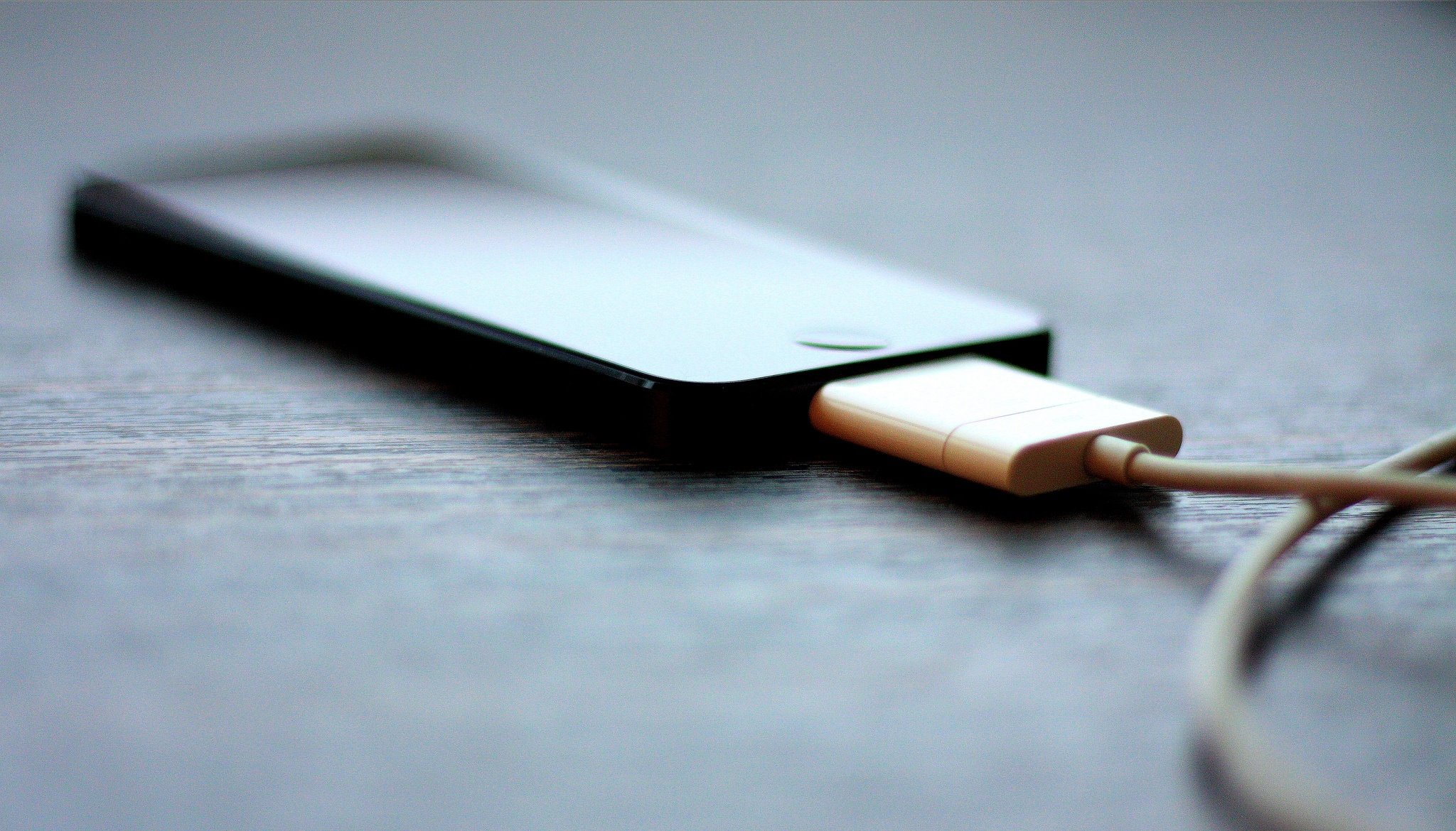 5 Myths About Phone Charging Debunked
