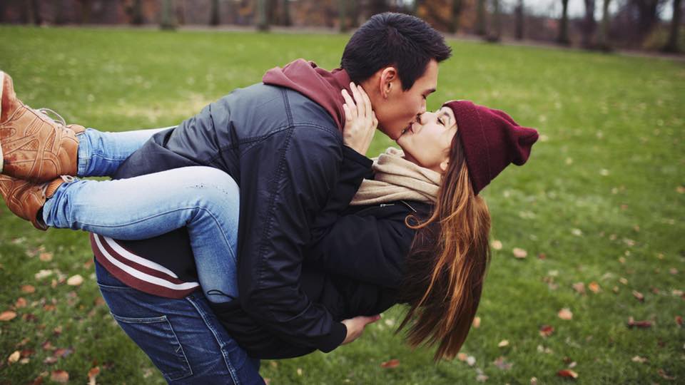 20 Amazing Moments Only People Who Have Been In Love Understand