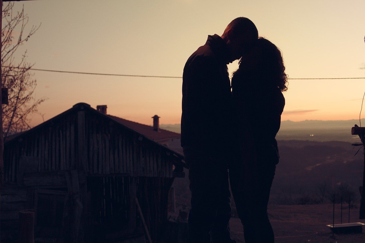 10 Things Only Healthy Couples Understand