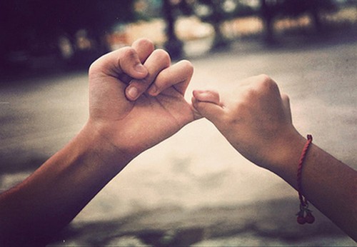 couple-hand-love-nails-pinky-promise-Favim.com-412886_large