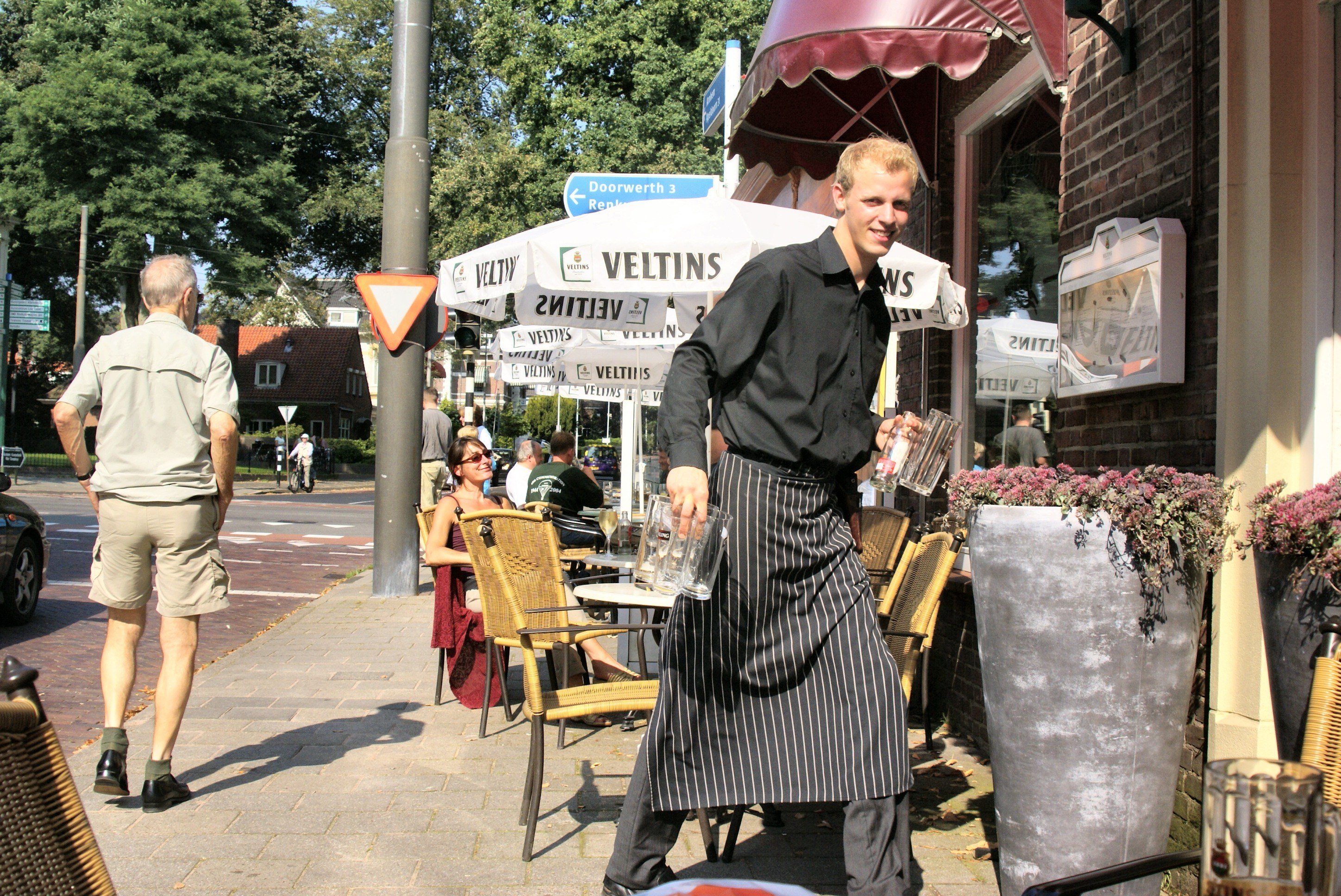 20 Things Only Waiters And Waitresses Would Understand