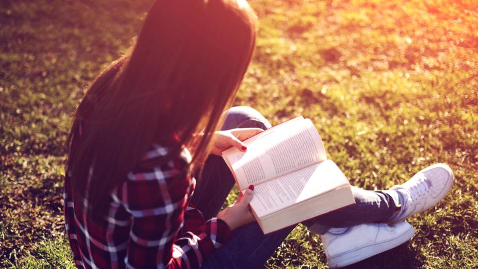 15 Things Only Book Lovers Would Truly Understand