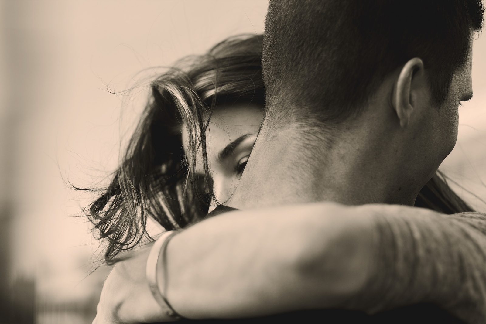 15 Simple But Romantic Gestures Only Women Who Are So In Love Understand