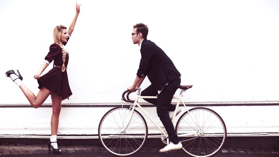 20 Things You Should Know Before Dating A Social Butterfly