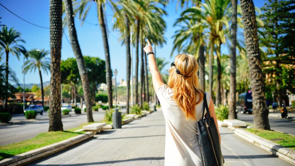 20 Reasons Why You Should Date Solo Women Travelers