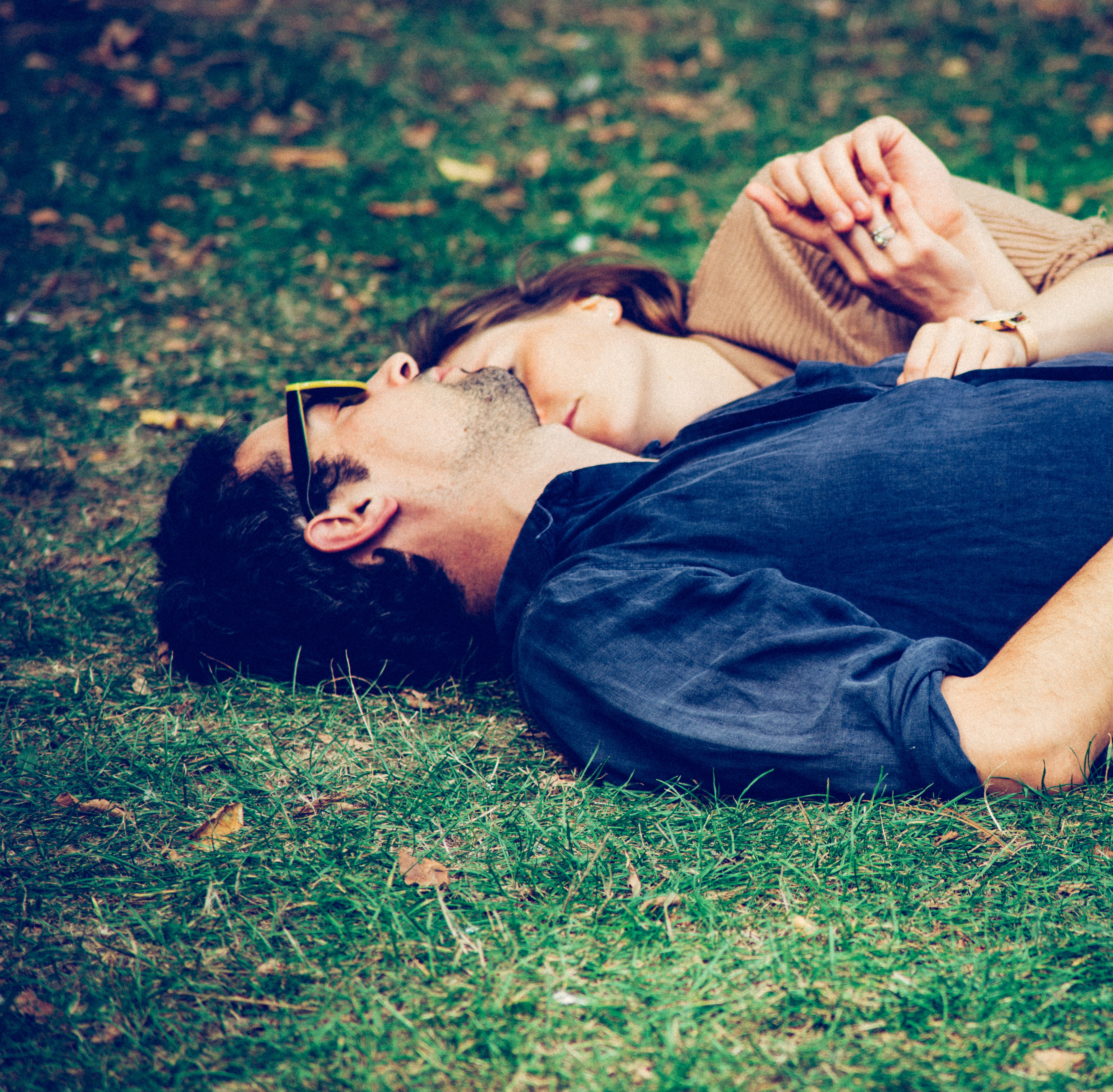 10 Little Things Happy Couples Do Every Day