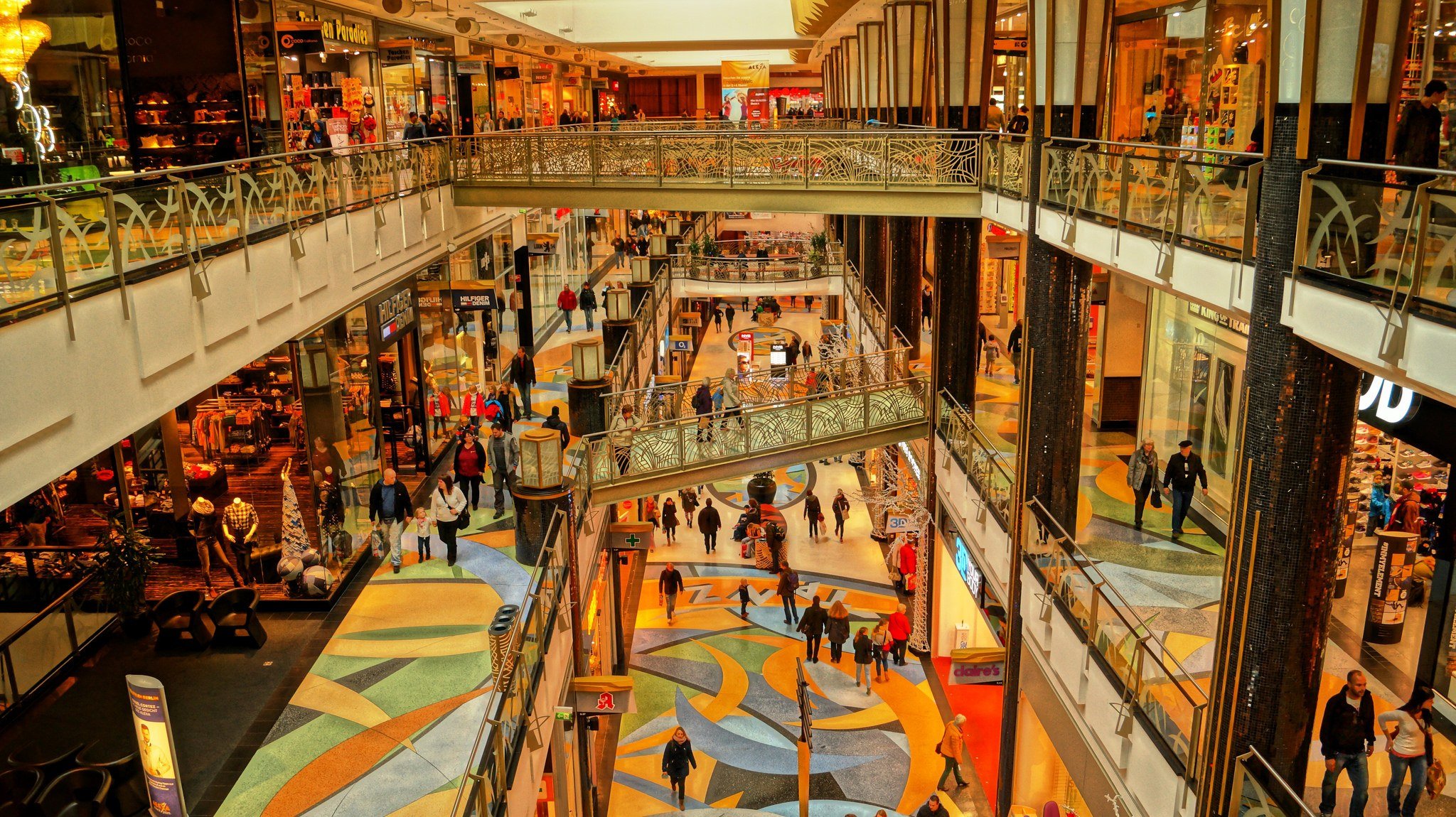 12 Ways To Identify A Shopaholic