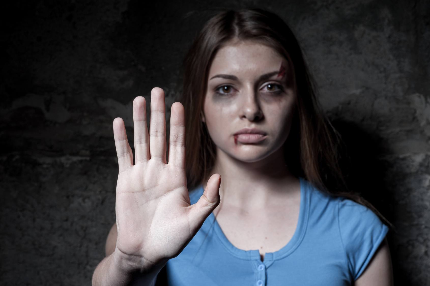 10 Signs Of An Abusive Partner In A Relationship