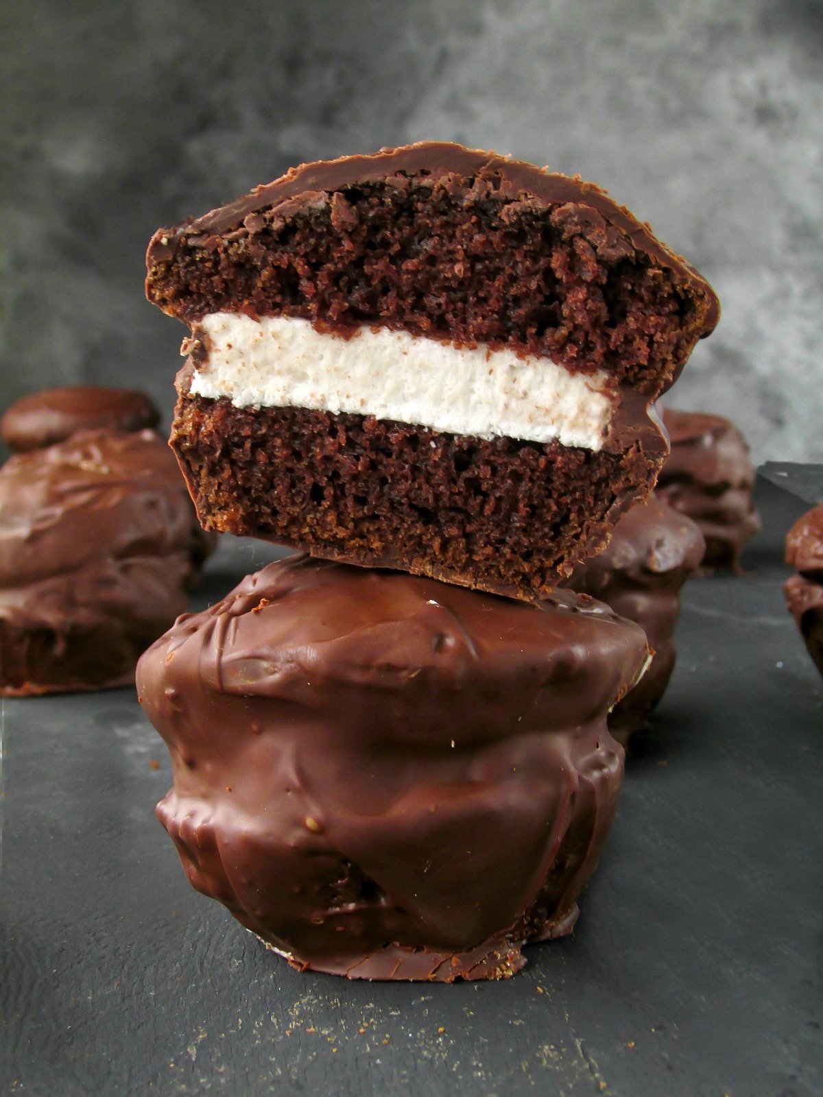 Mallow-Dongs-Chocolate-Covered-Marshmallow-Cupcake-Sliders-5