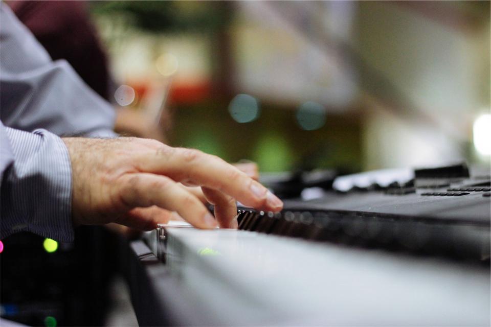 8 Things Only People Who Play Digital Pianos Would Understand