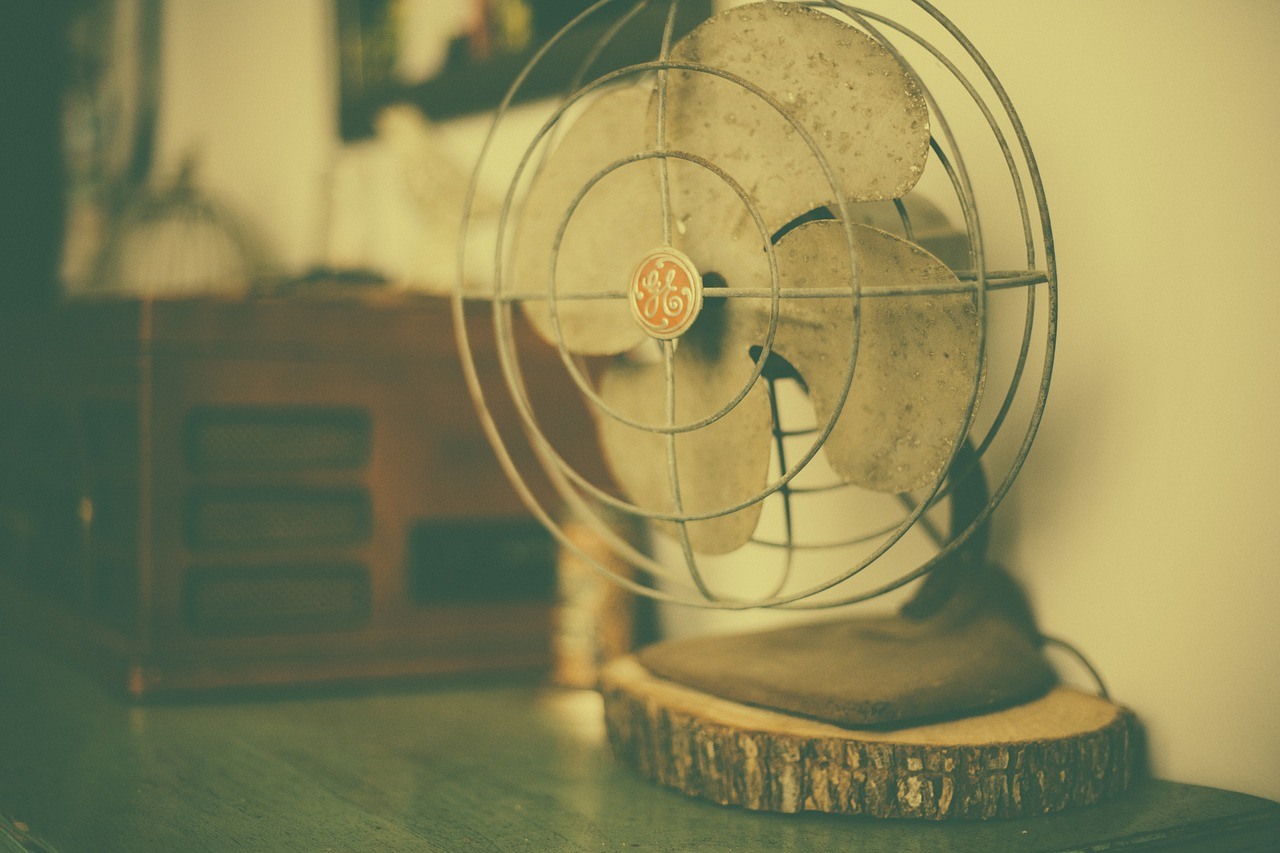 15 Environmentally Friendly Tricks To Survive Hot Summer Nights Without An Air Conditioner