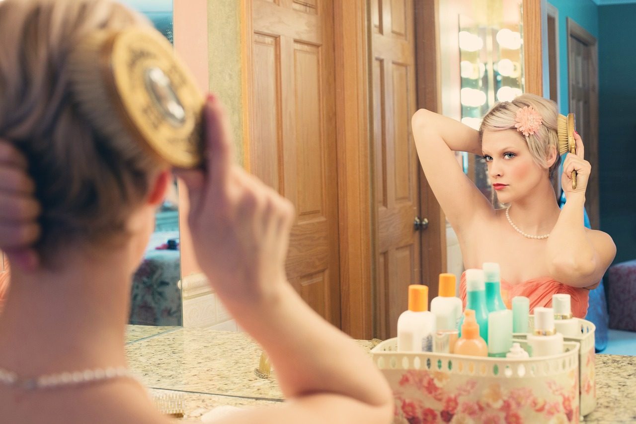 9 Things Beauty Addicts Want You To Understand