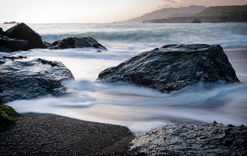 800px-Rocks_and_surf_on_Goat_Rock_Beach