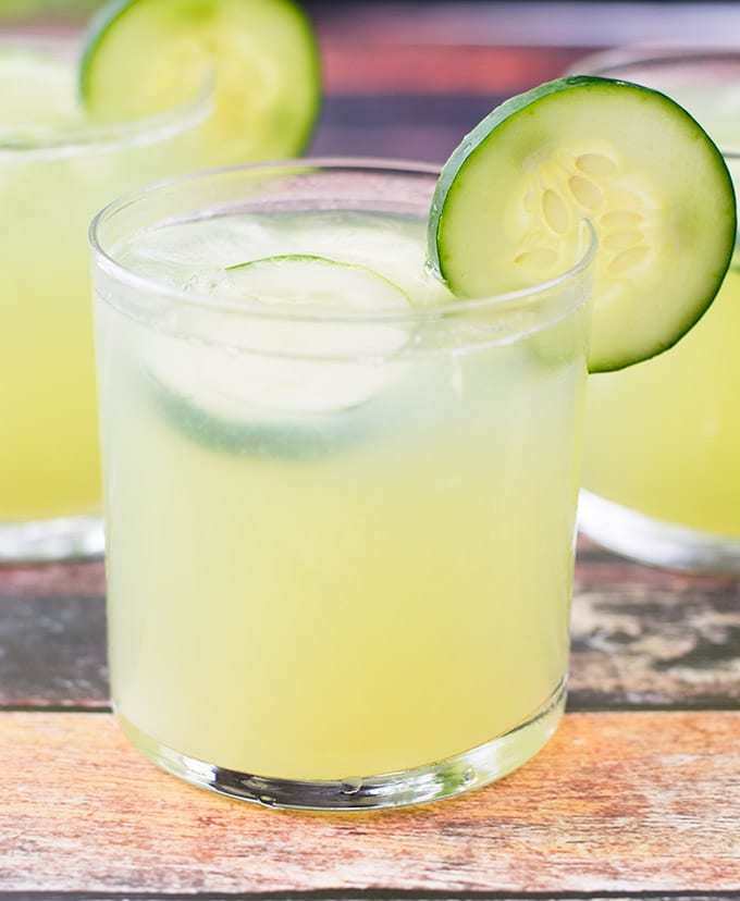 11 Health Benefits of  Cucumber Water (+3 Refreshing Drink Recipes)
